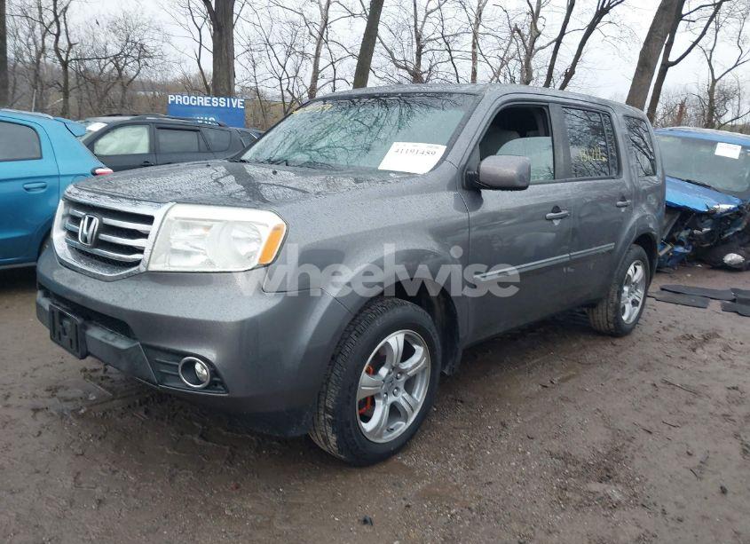 Photo 2 of 2014 Honda Pilot EX (VIN 5FNYF4H41EB010092)