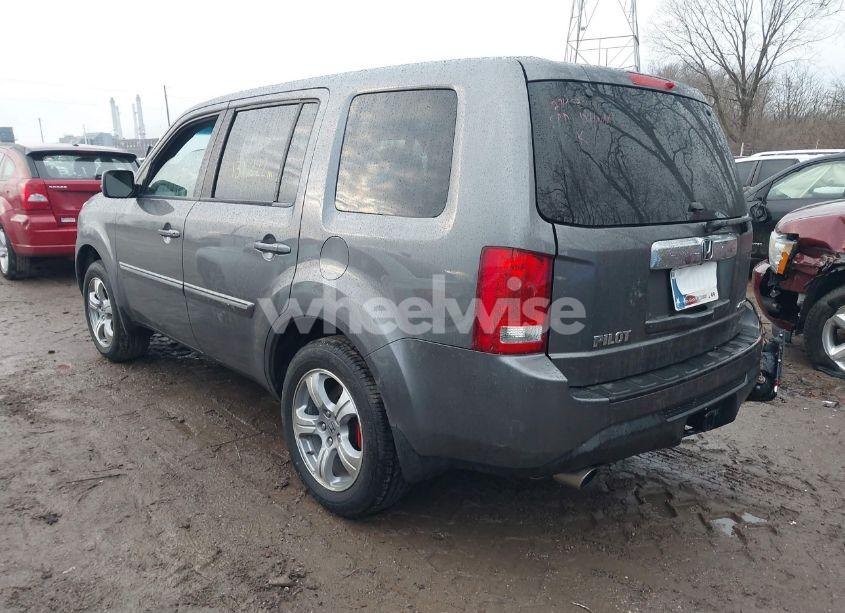 Photo 3 of 2014 Honda Pilot EX (VIN 5FNYF4H41EB010092)