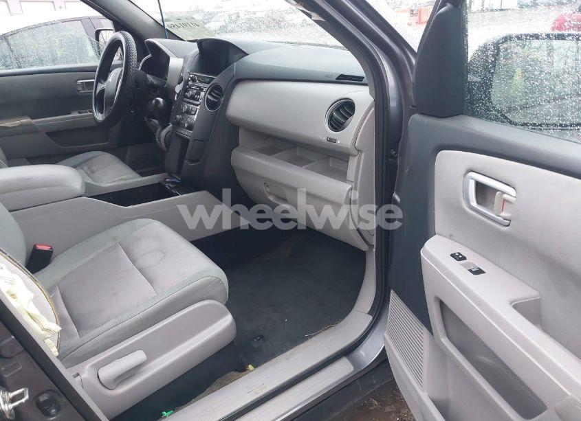 Photo 5 of 2014 Honda Pilot EX (VIN 5FNYF4H41EB010092)