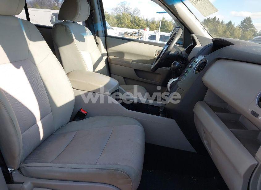 Photo 5 of 2011 Honda Pilot EX (VIN 5FNYF4H42BB074895)