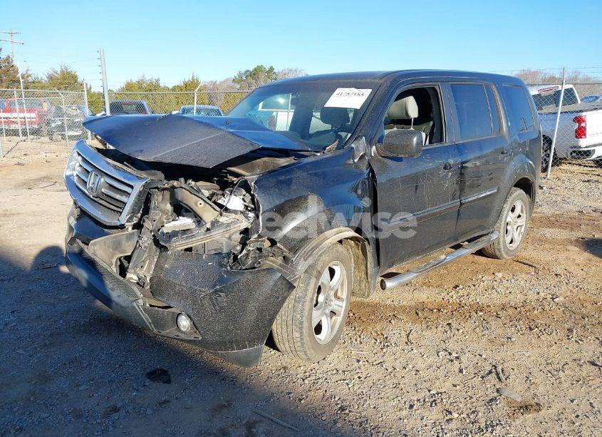 Photo 2 of 2015 Honda Pilot EX (VIN 5FNYF4H42FB025153)