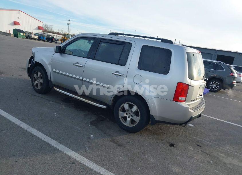 Photo 3 of 2011 Honda Pilot EX (VIN 5FNYF4H43BB085680)