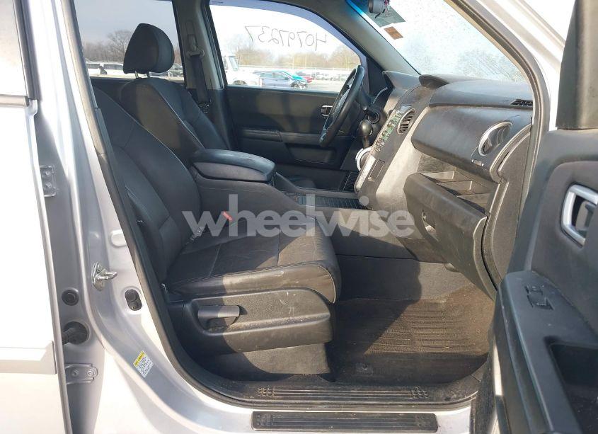 Photo 5 of 2011 Honda Pilot EX (VIN 5FNYF4H43BB085680)