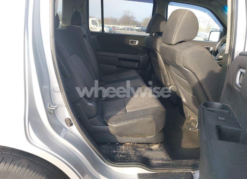 Photo 8 of 2011 Honda Pilot EX (VIN 5FNYF4H43BB085680)