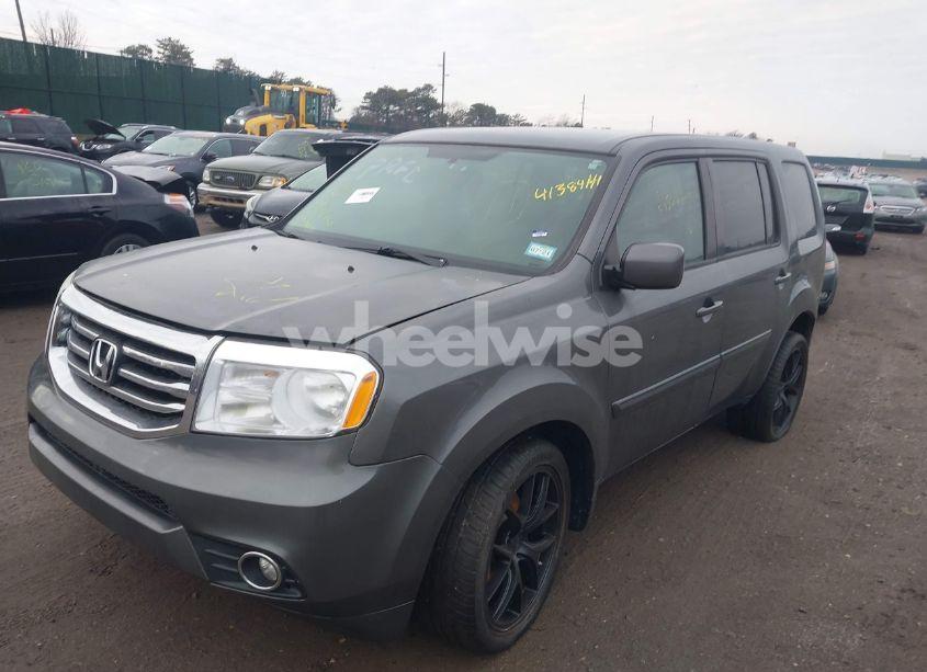 Photo 2 of 2013 Honda Pilot EX (VIN 5FNYF4H43DB001215)