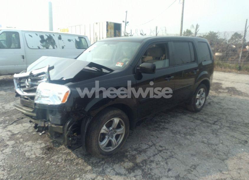 Photo 2 of 2013 Honda Pilot EX (VIN 5FNYF4H43DB009251)