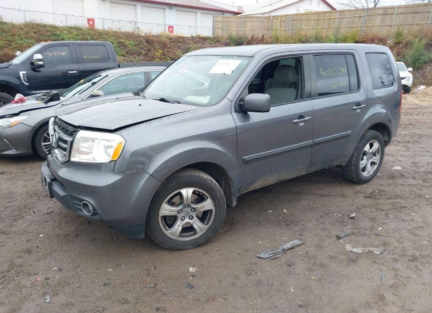 Photo 2 of 2014 Honda Pilot EX (VIN 5FNYF4H43EB017027)