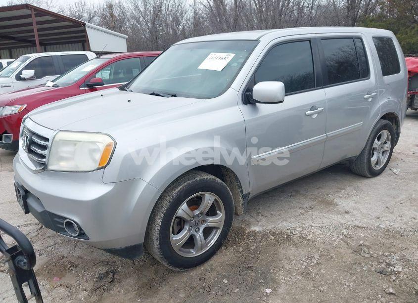 Photo 2 of 2015 Honda Pilot EX (VIN 5FNYF4H43FB048490)