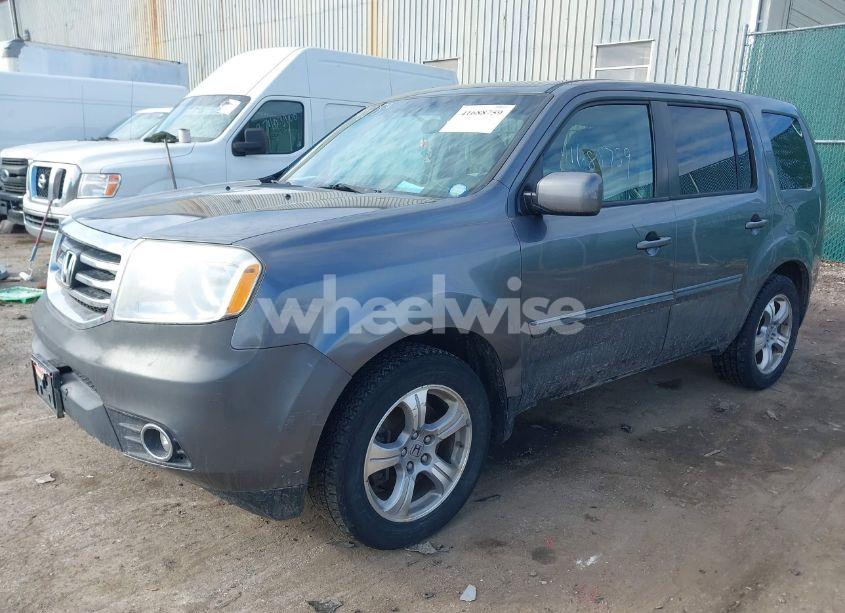 Photo 2 of 2012 Honda Pilot EX (VIN 5FNYF4H44CB063057)