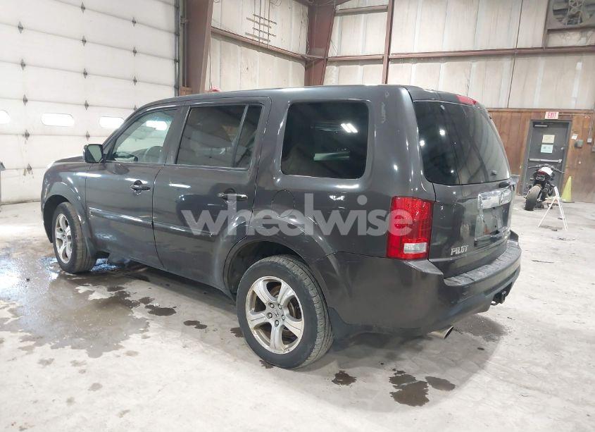 Photo 3 of 2013 Honda Pilot EX (VIN 5FNYF4H44DB074383)