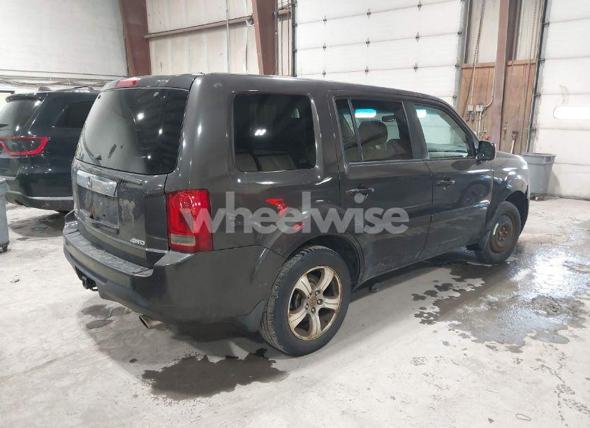 Photo 4 of 2013 Honda Pilot EX (VIN 5FNYF4H44DB074383)