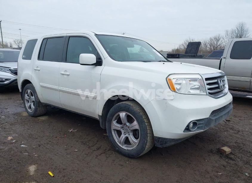2015 Honda Pilot EX (VIN 5FNYF4H44FB064732) main photo