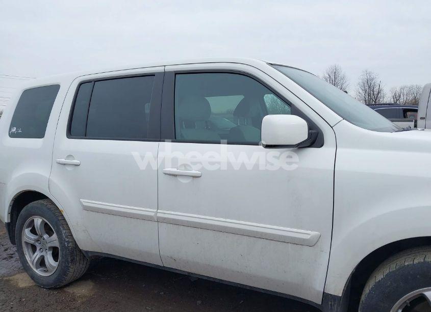 Photo 13 of 2015 Honda Pilot EX (VIN 5FNYF4H44FB064732)