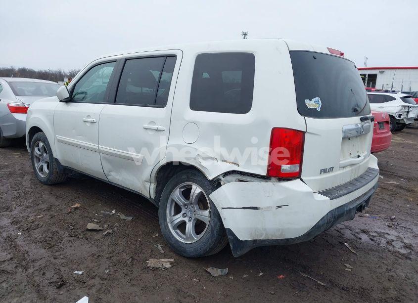 Photo 3 of 2015 Honda Pilot EX (VIN 5FNYF4H44FB064732)