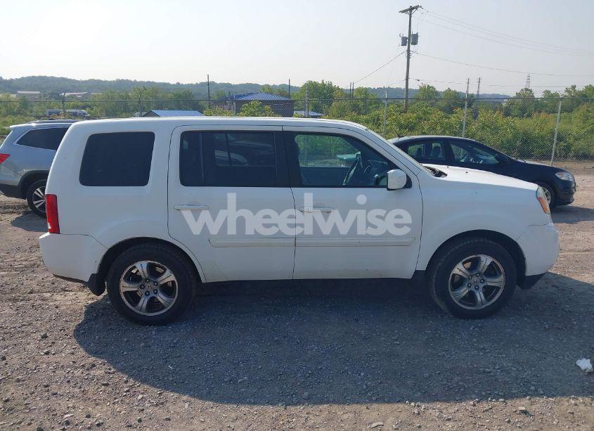 Photo 13 of 2015 Honda Pilot EX (VIN 5FNYF4H44FB072491)
