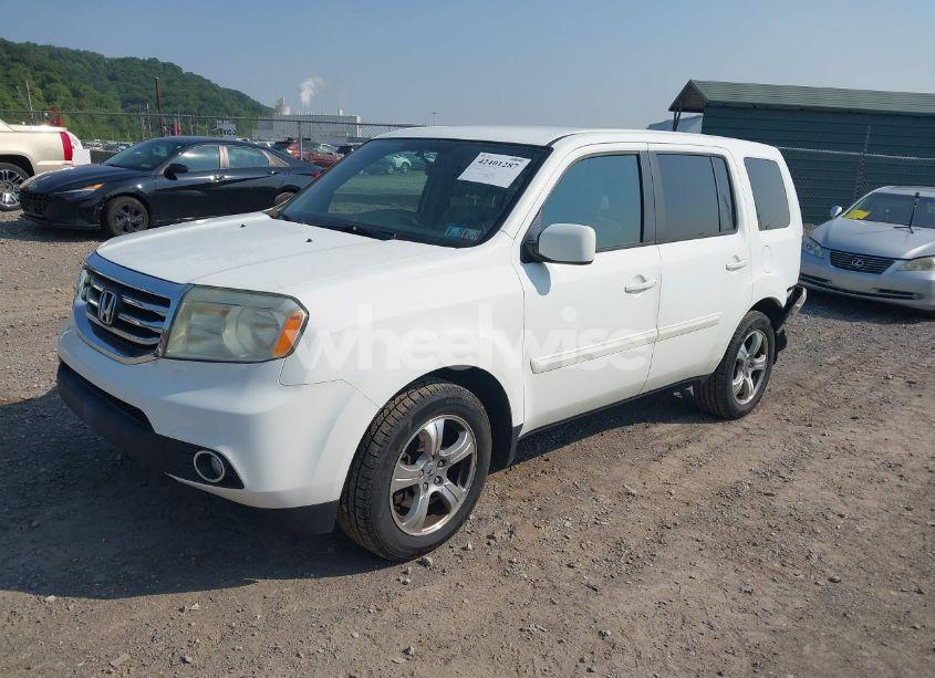 Photo 2 of 2015 Honda Pilot EX (VIN 5FNYF4H44FB072491)