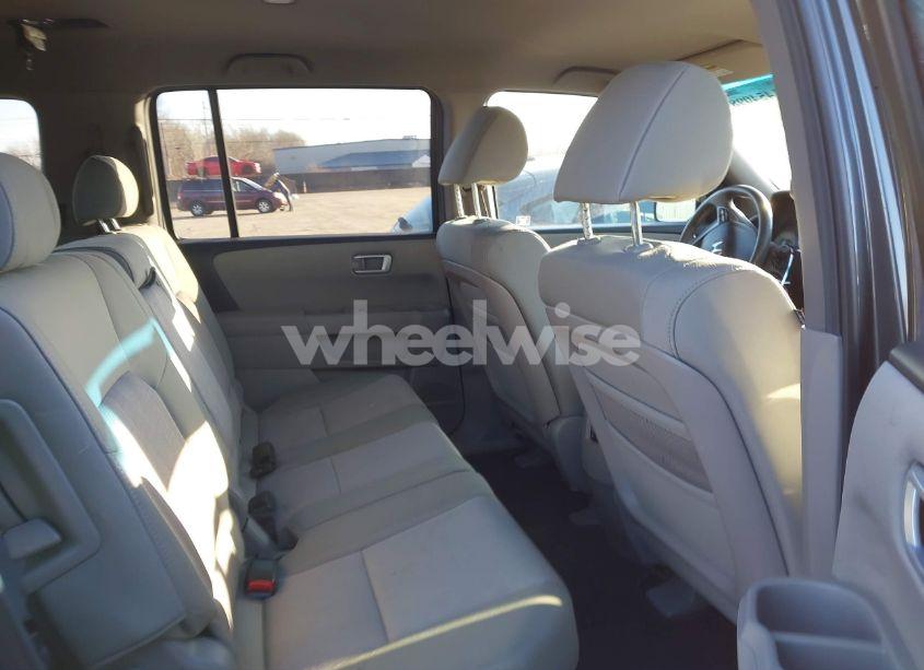 Photo 8 of 2011 Honda Pilot EX (VIN 5FNYF4H45BB093957)