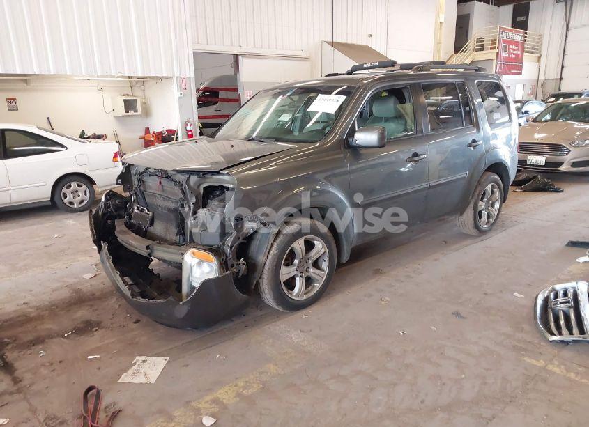 Photo 2 of 2013 Honda Pilot EX (VIN 5FNYF4H45DB015200)