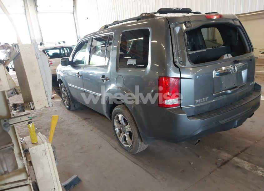 Photo 3 of 2013 Honda Pilot EX (VIN 5FNYF4H45DB015200)