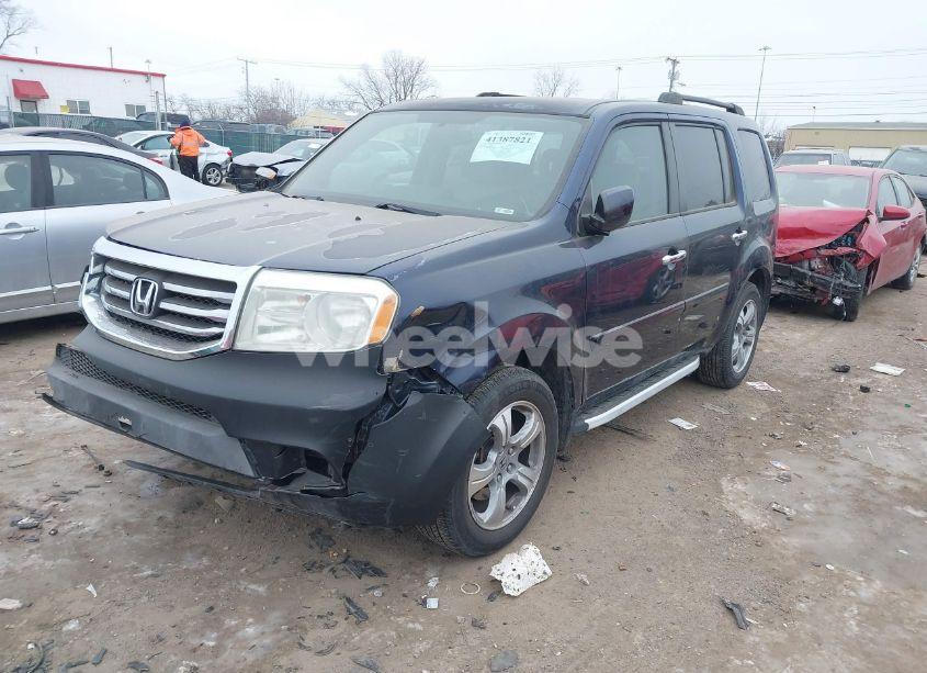 Photo 2 of 2014 Honda Pilot EX (VIN 5FNYF4H45EB038235)