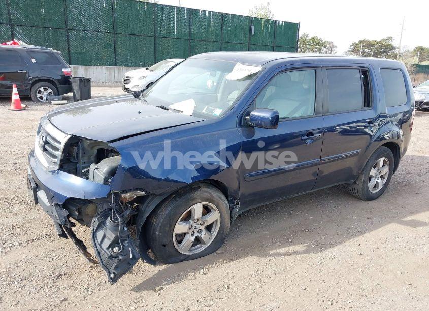 Photo 2 of 2014 Honda Pilot EX (VIN 5FNYF4H45EB039661)