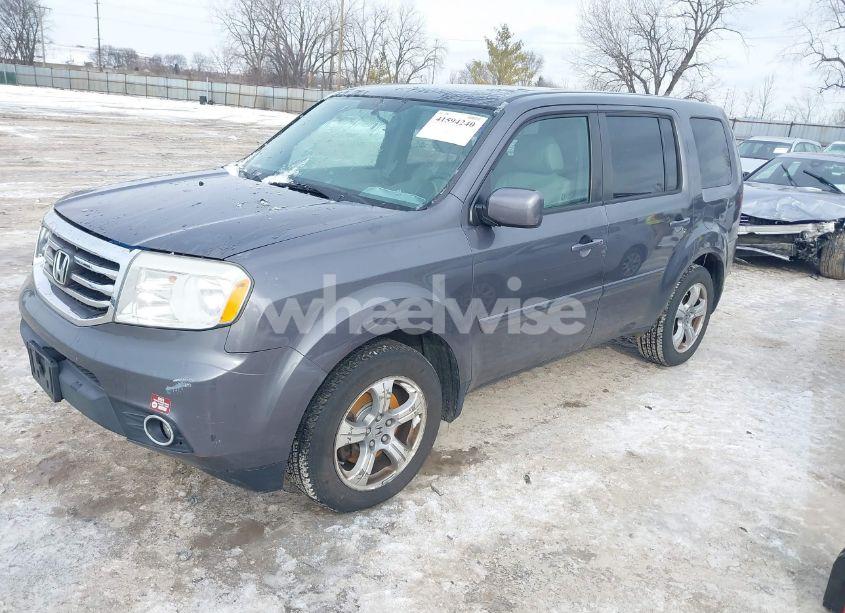 Photo 2 of 2015 Honda Pilot EX (VIN 5FNYF4H45FB054789)