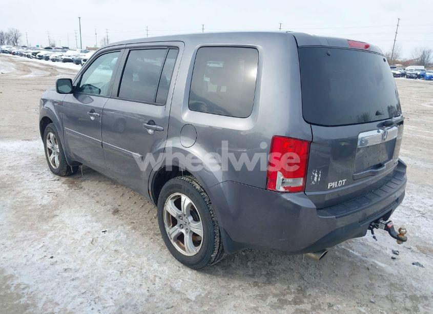 Photo 3 of 2015 Honda Pilot EX (VIN 5FNYF4H45FB054789)