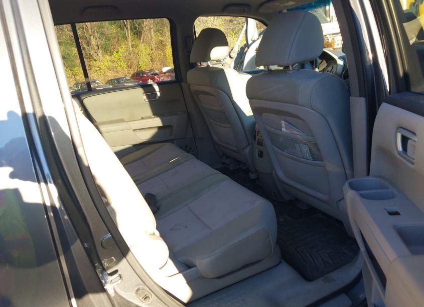 Photo 8 of 2011 Honda Pilot EX (VIN 5FNYF4H46BB028826)