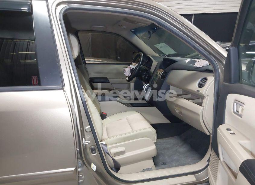 Photo 5 of 2011 Honda Pilot EX (VIN 5FNYF4H46BB105596)