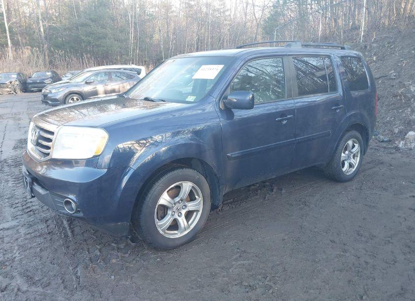 Photo 2 of 2013 Honda Pilot EX (VIN 5FNYF4H46DB015285)