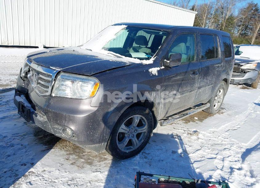 Photo 2 of 2014 Honda Pilot EX (VIN 5FNYF4H47EB014485)