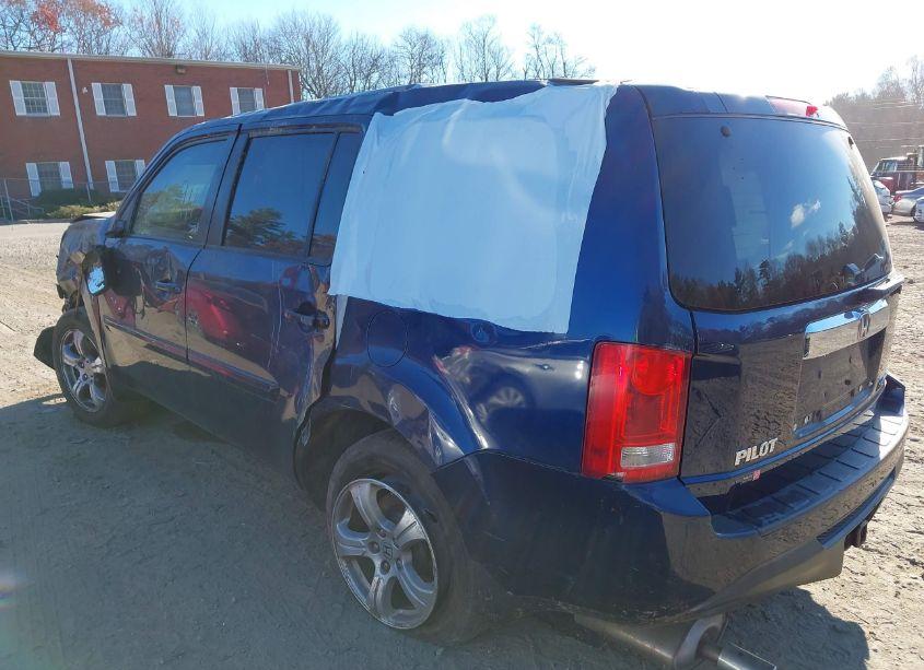 Photo 3 of 2015 Honda Pilot EX (VIN 5FNYF4H47FB016836)
