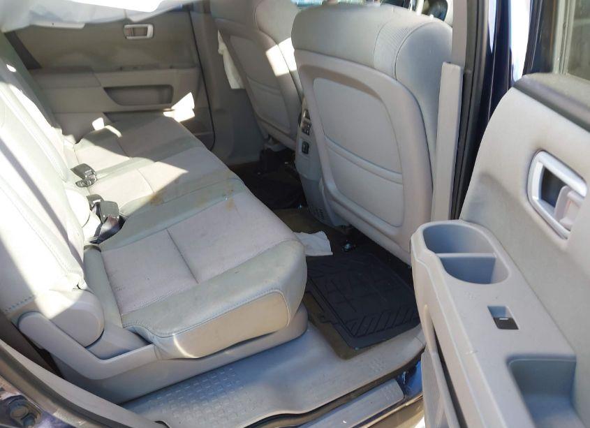 Photo 8 of 2015 Honda Pilot EX (VIN 5FNYF4H47FB016836)