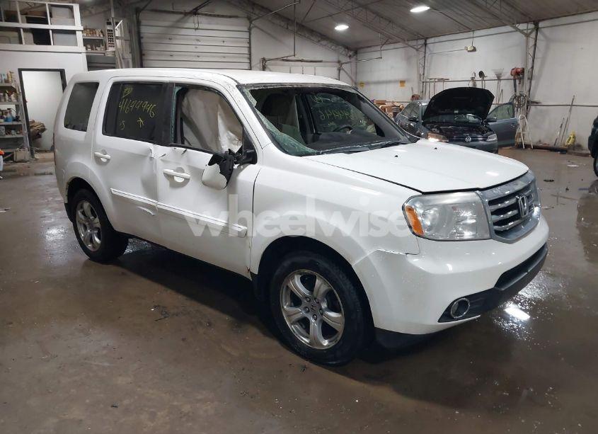 2015 Honda Pilot EX (VIN 5FNYF4H47FB018568) main photo