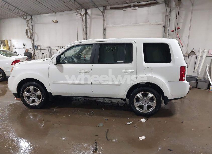 Photo 14 of 2015 Honda Pilot EX (VIN 5FNYF4H47FB018568)