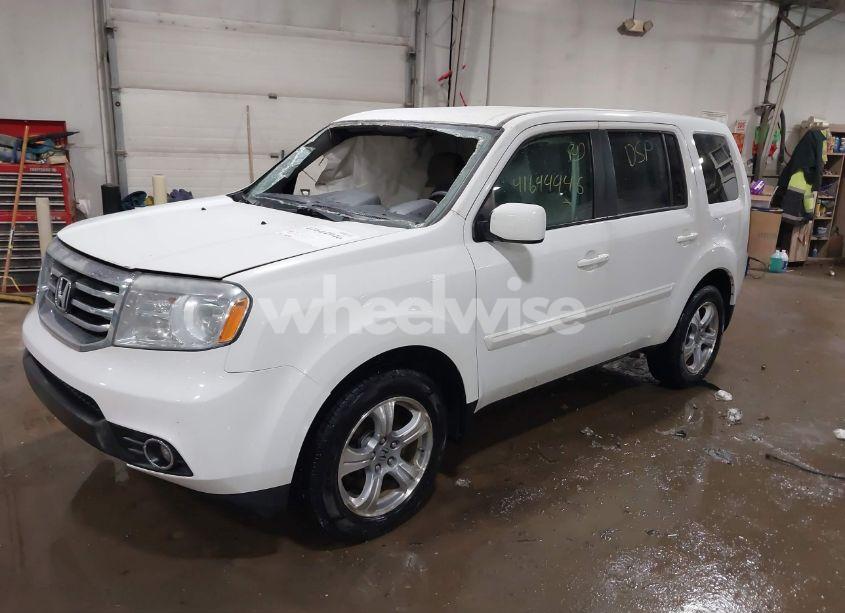 Photo 2 of 2015 Honda Pilot EX (VIN 5FNYF4H47FB018568)