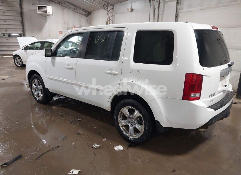 Photo 3 of 2015 Honda Pilot EX (VIN 5FNYF4H47FB018568)