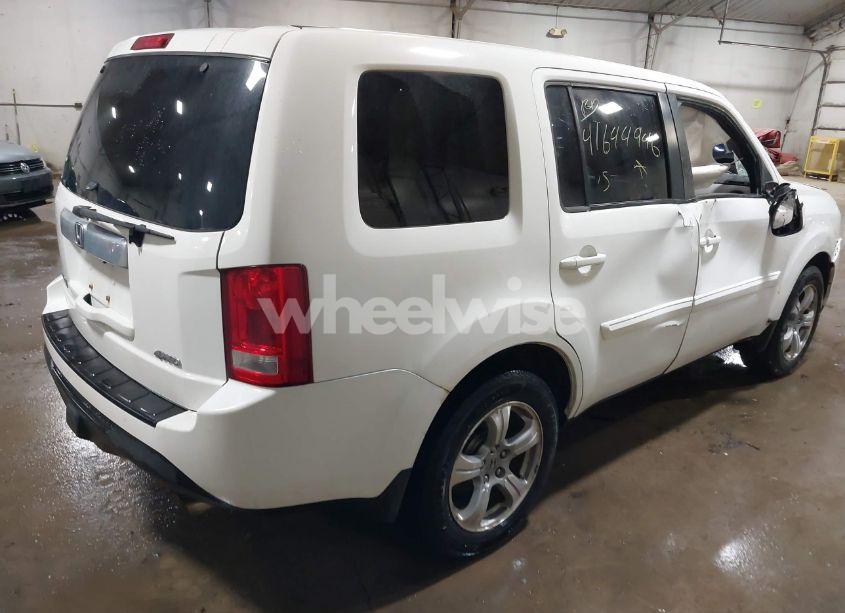 Photo 4 of 2015 Honda Pilot EX (VIN 5FNYF4H47FB018568)