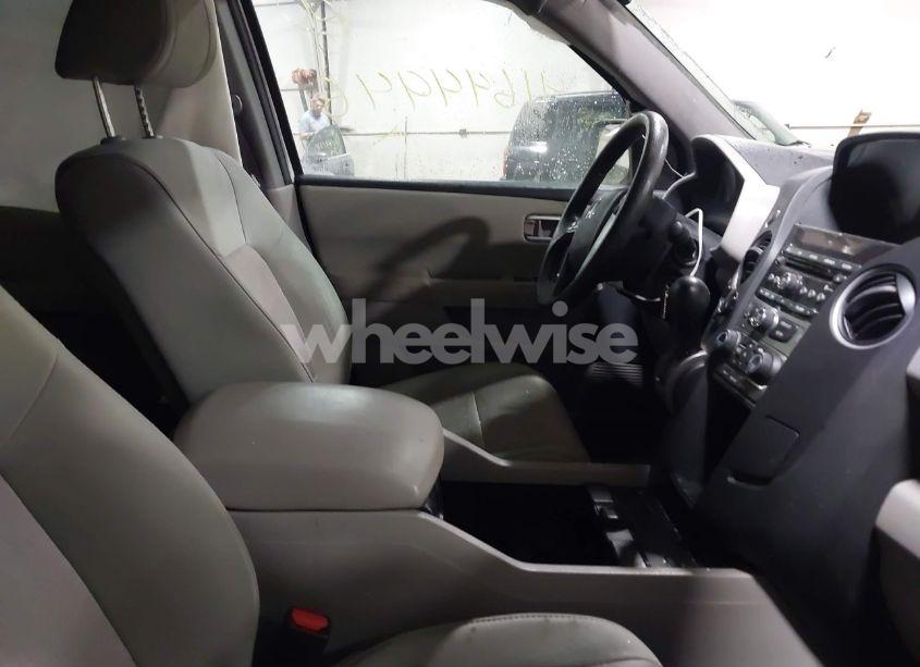 Photo 5 of 2015 Honda Pilot EX (VIN 5FNYF4H47FB018568)