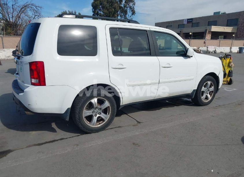 Photo 4 of 2015 Honda Pilot EX (VIN 5FNYF4H47FB025097)