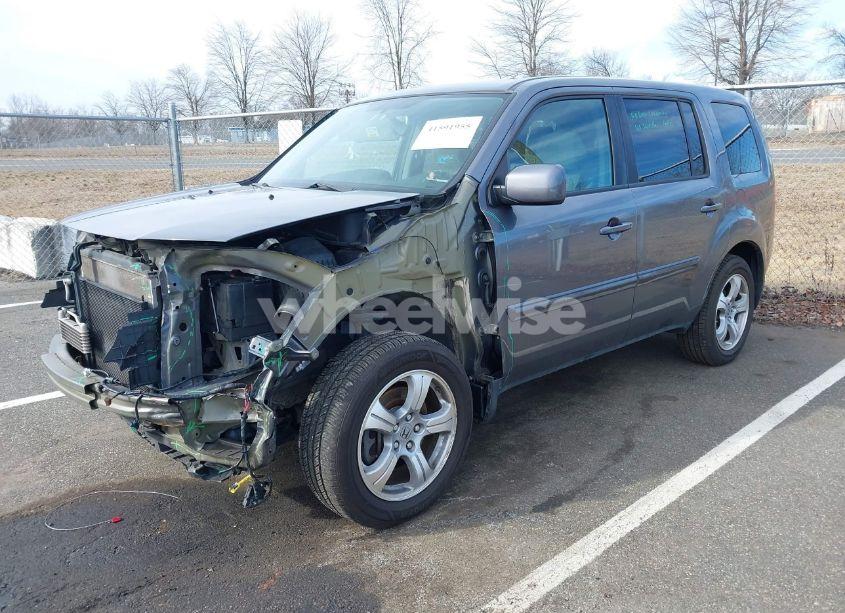 Photo 2 of 2015 Honda Pilot EX (VIN 5FNYF4H47FB043549)