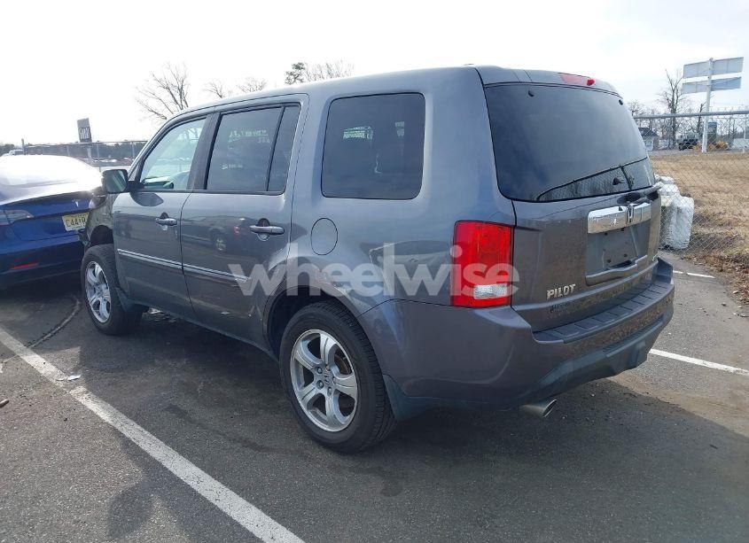 Photo 3 of 2015 Honda Pilot EX (VIN 5FNYF4H47FB043549)