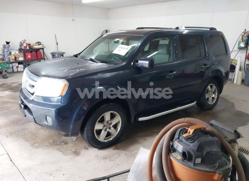 Photo 2 of 2011 Honda Pilot EX (VIN 5FNYF4H48BB032070)