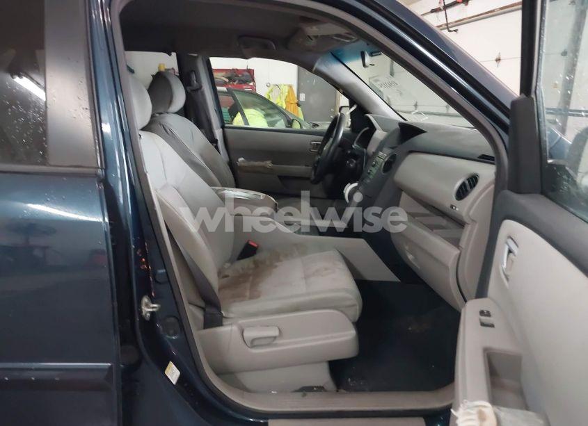 Photo 5 of 2011 Honda Pilot EX (VIN 5FNYF4H48BB032070)