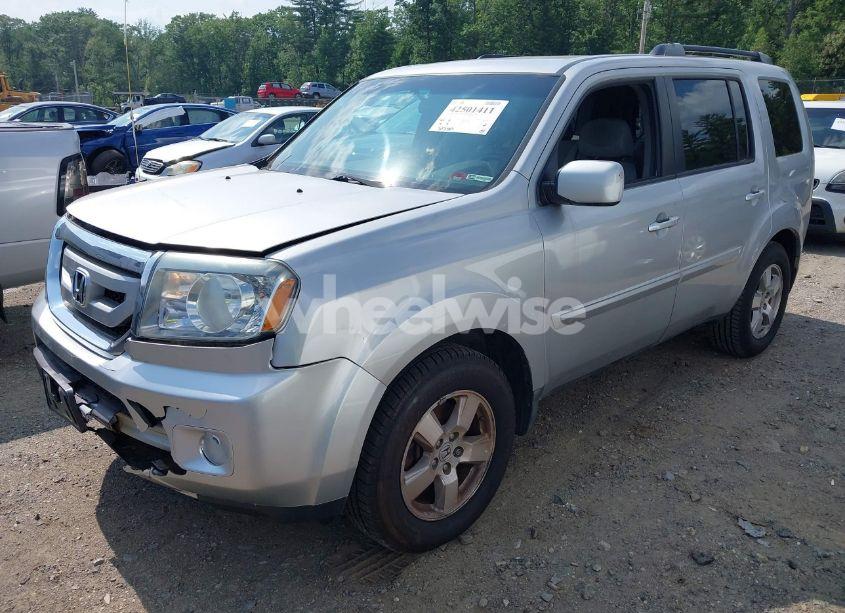 Photo 2 of 2011 Honda Pilot EX (VIN 5FNYF4H48BB064467)