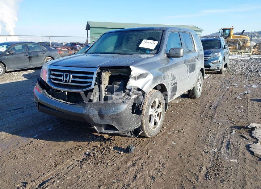 Photo 2 of 2013 Honda Pilot EX (VIN 5FNYF4H48DB034632)