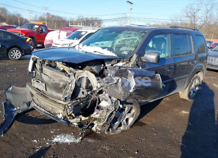 Photo 2 of 2013 Honda Pilot EX (VIN 5FNYF4H48DB049017)