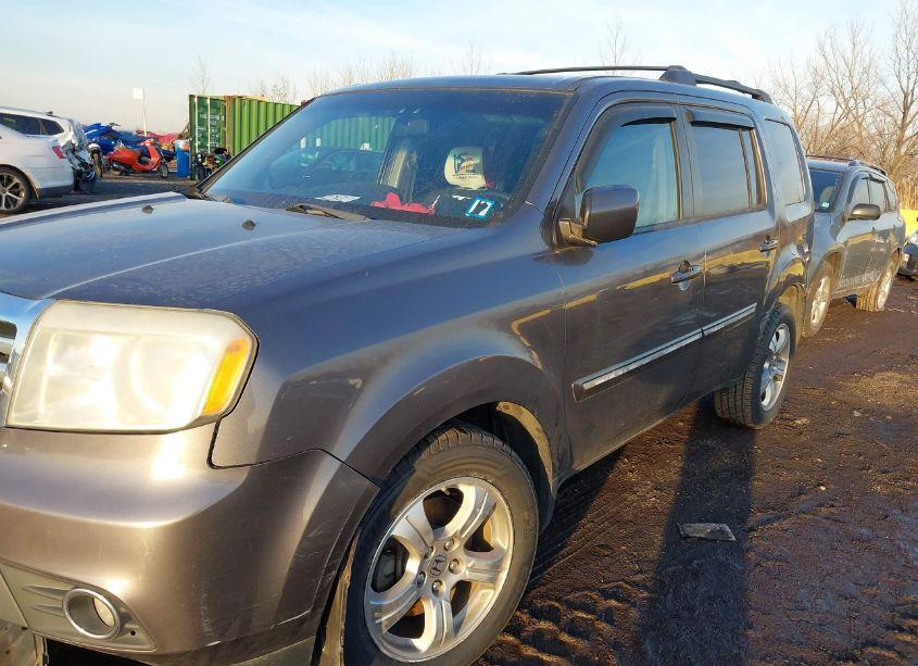 Photo 2 of 2015 Honda Pilot EX (VIN 5FNYF4H48FB054771)