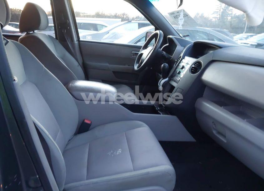 Photo 5 of 2010 Honda Pilot EX (VIN 5FNYF4H4XAB012594)