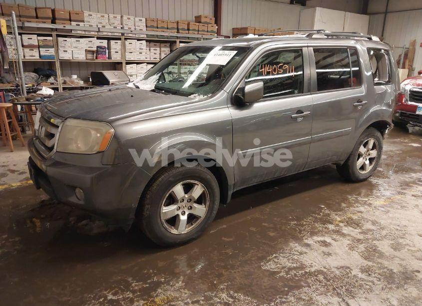 Photo 2 of 2011 Honda Pilot EX (VIN 5FNYF4H4XBB044155)